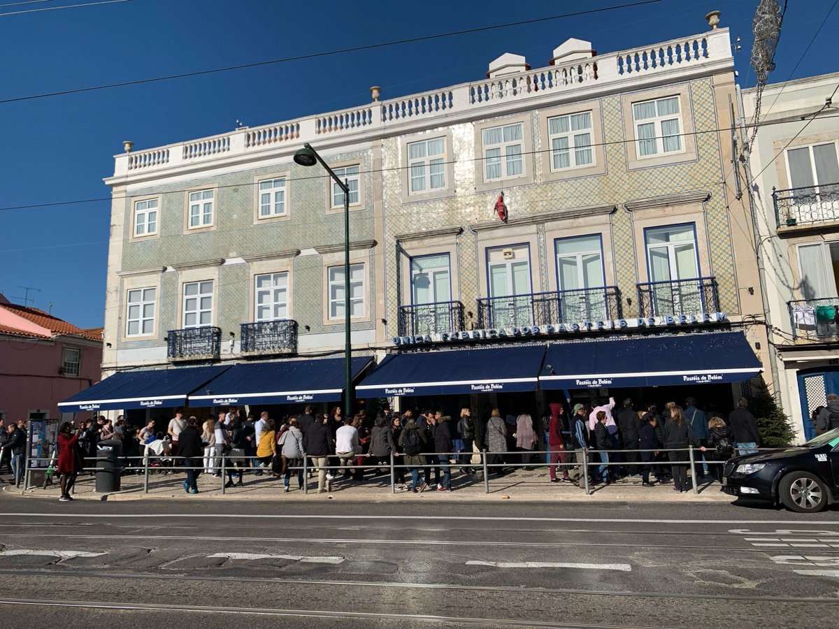 GIulia37251041's tweet photo. Spent the morning wandering Lisbon’s Alfama district—narrow cobblestone lanes lined with pastel tile houses, the scent of fresh pastéis de nata drifting from every corner, and a sudden impromptu Fado singer’s voice echoing down the hill. Total soul reset, no rush at all. https://t.co/deCETKgrjP