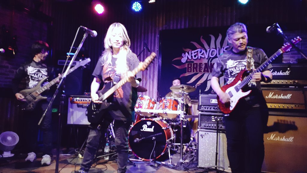 p2r7n's tweet photo. 昨夜はこれまたバンドも私も初の山形米沢Billy's barでFILL IT UP!着席で見るという貴重な経験💫だけどライブ自体はいつもと同じ熱さがありました🔥
新潟は宿が遠すぎて電車無かったからNERVOUS BREAKDOWN諦めたんだけど改めてしっかり見れてよかった~最初のバンドのラストのカバーも予習できてた✌️ https://t.co/yOgjVP5OJW