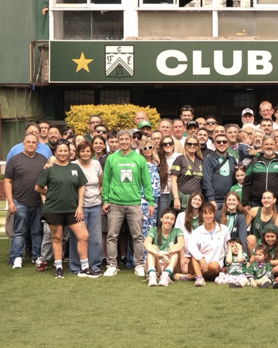 IdenVerdolaga's tweet photo. 𝐅𝐄𝐑𝐑𝐎 𝐍𝐎 𝐒𝐄 𝐃𝐄𝐓𝐈𝐄𝐍𝐄 💚🚂

Somos un equipo que quiere seguir construyendo sobre todo lo que @FerroOficial viene haciendo.

⚽ Continuidad del proyecto deportivo y del cuerpo técnico de fútbol.
🏗️ Avanzar con el Plan de Obras y seguir modernizando el club.
🏆 Seguir fortaleciendo cada una de nuestras disciplinas.

Queremos darle continuidad a un fútbol que hoy lucha por lo que todos los verdolagas queremos, cuidar lo construido y seguir proyectando un Ferro cada vez más grande.

Hicimos mucho. Estamos haciendo muchísimo. Y lo que viene lo vamos a construir juntos.

𝐈𝐝𝐞𝐧𝐭𝐢𝐝𝐚𝐝 𝐕𝐞𝐫𝐝𝐨𝐥𝐚𝐠𝐚 💚
Ferro es familia.
El futuro lo escribimos juntos.