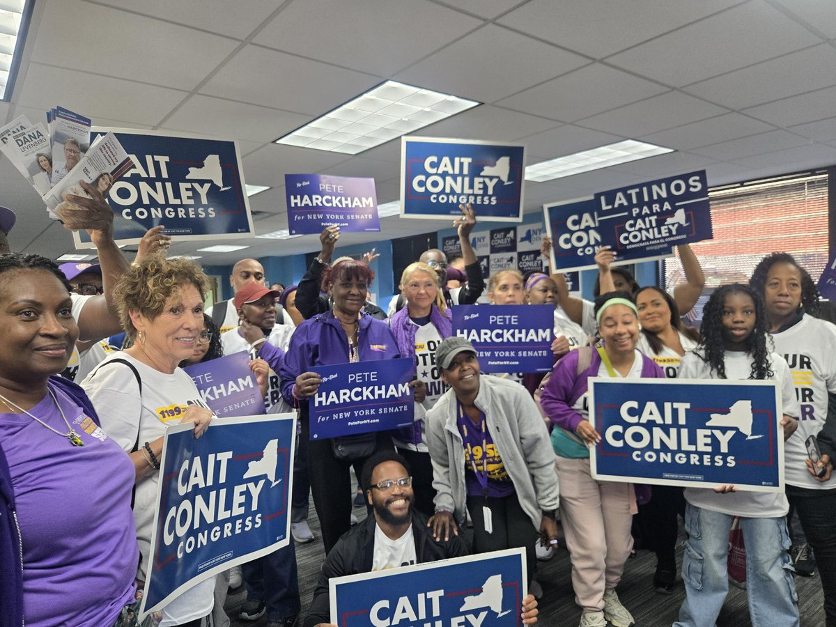 CaitforNewYork's tweet photo. #TeamCait knocked 11,000 doors this weekend, talking to voters about the rising cost-of-living. From gas and groceries to healthcare and utility bills, prices are out of control. It should not be this hard to make ends meet.

44 days left. Help us reach voters across the district >>