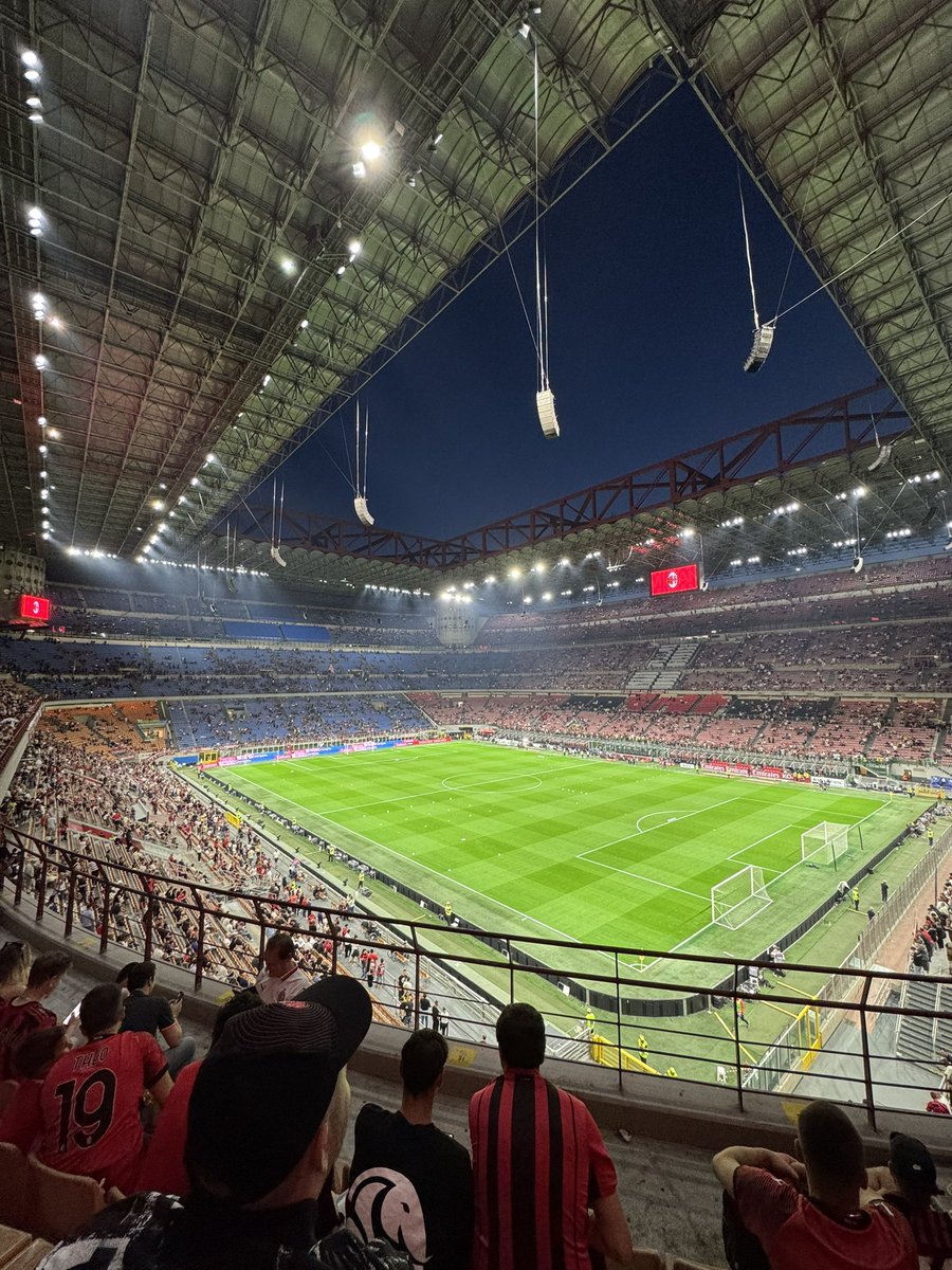 RealeXlo296's tweet photo. ⚽️ 9eme match de la saison
📆 20/09/26
🏟️ San Siro 🇮���� (50eme) 
🆚 @acmilan vs @OfficialUSLecce 

Que dire à part WAOUH…
Pour mon 50eme stade c’est à San Siro que je met les pieds
Et quel stade bordel, exceptionnel 🤯😍
Rêve de gosse réalisé ✅ https://t.co/HqVk2SljMD