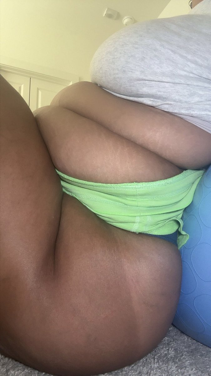 wastedunic0rn's tweet photo. Rollies and tan lines while my shorts decide 
to fuck off I guess https://t.co/Vwt4QkCQcW