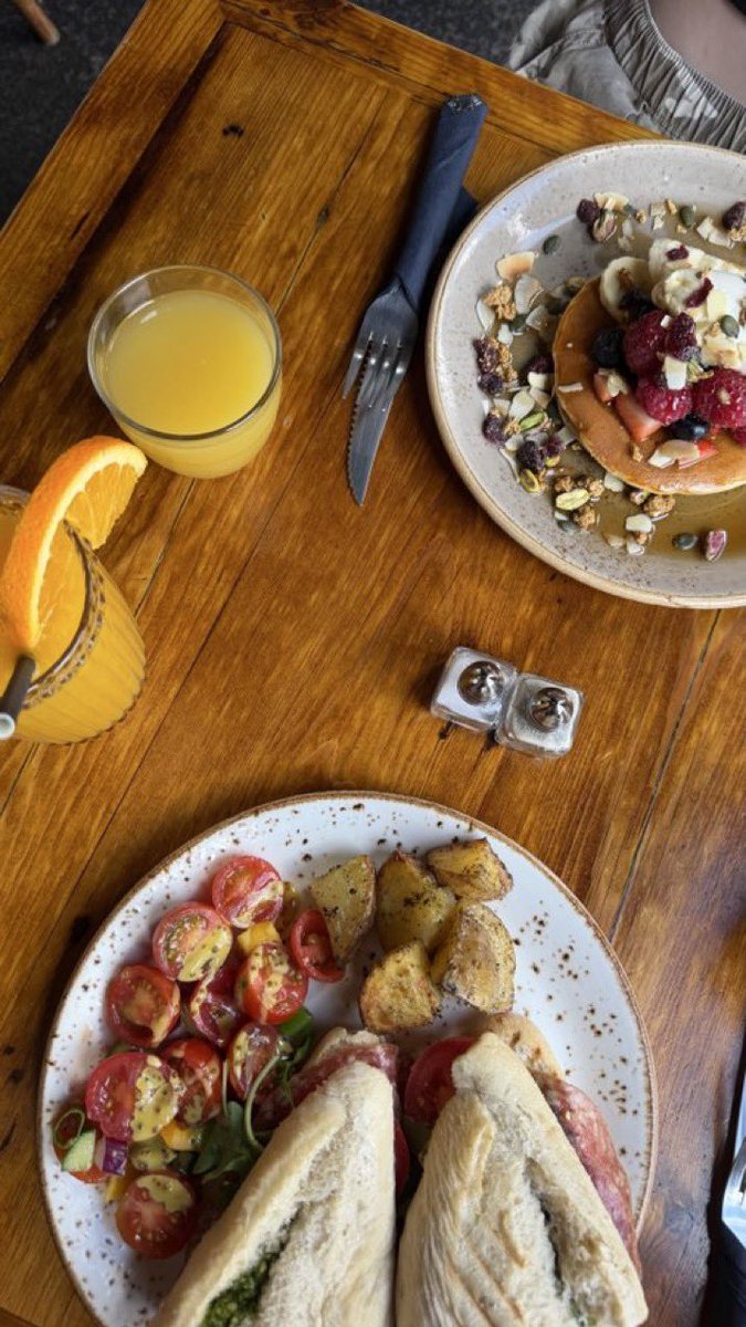 goddessmis55's tweet photo. breakfast w  needs reimbursing! 35 🖤 https://t.co/yHh2iPWN3F