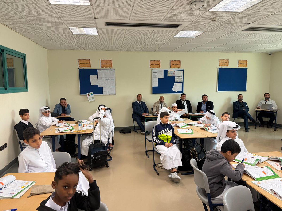 qatarpb1's tweet photo. تعزيزًا لتبادل الخبرات نفّذ الأستاذ/ محمد أحمد 
حصة تعليم الكتروني في مادة الرياضيات موظفًا أدوات الذكاء الاصطناعي والتابلت واستراتيجيات تعليمية حديثة، بحضور نائب المدير للشؤون الأكاديمية ومنسق المشاريع ومعلمي القسم.
#مدرسة_قطر_الابتدائية_للبنين #الذكاء_الاصطناعي #التعليم_الرقمي https://t.co/30ZCPOJ2ff