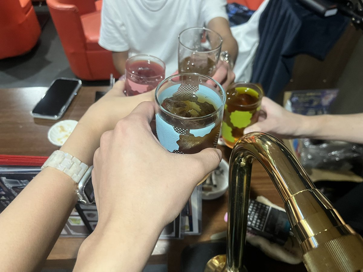 eriashi_nicobar's tweet photo. 退勤しました🙌🙌
ななななんと初めてオリシャンいただきました✨✨✨
まさかいただけるなんてもう大感謝ですありがとうございます😭😭😭
そして悪天候の中遊びに来てくれた皆様にも大感謝🫶🫶🫶
今日も皆様のおかげで楽しくお話できて嬉しかった〜❕❕ https://t.co/gR1HElJBfv