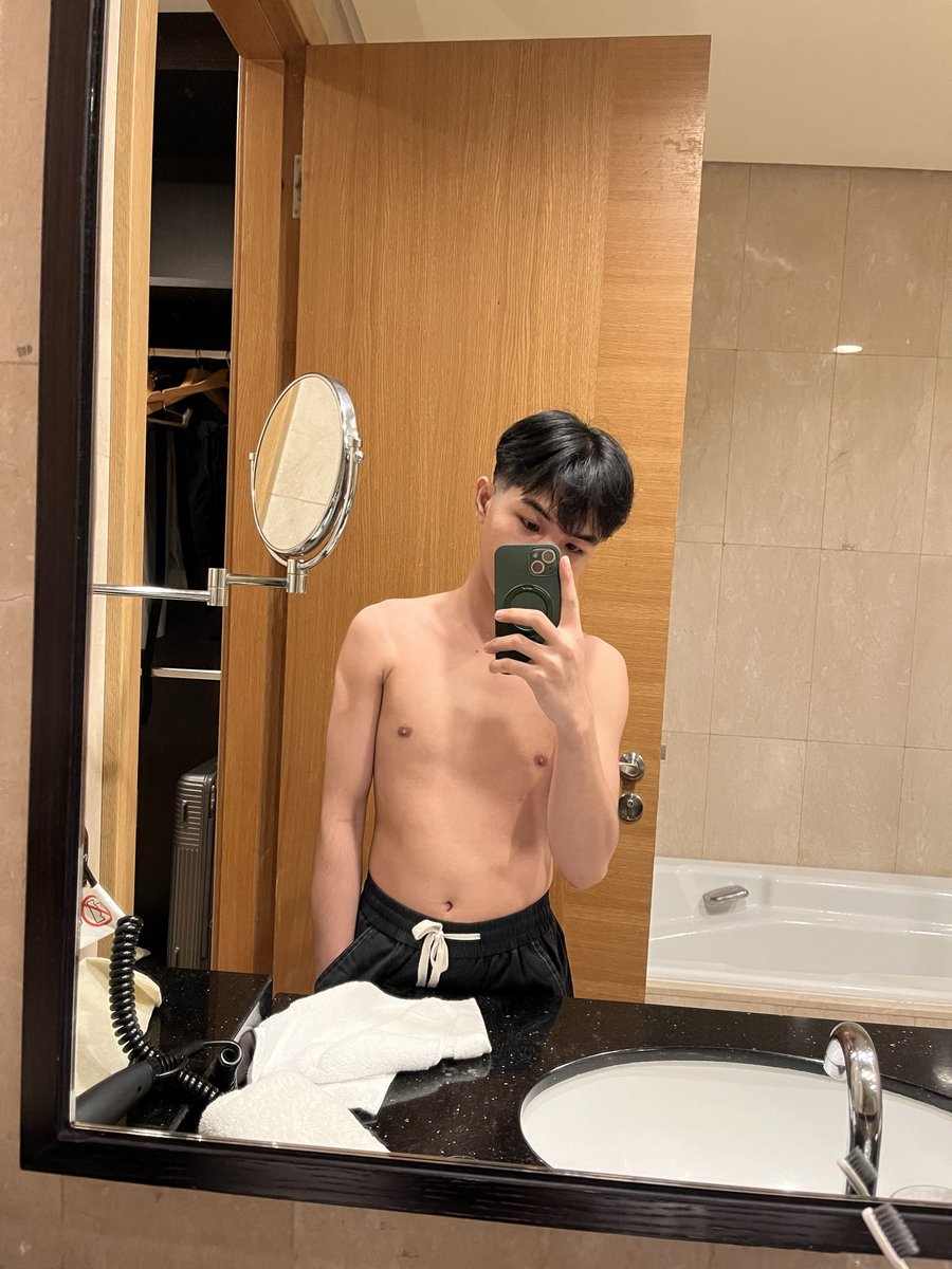 vampireholl1e's tweet photo. Pengen kurus ky foto sblh kiri lagi 😔 https://t.co/f6qM7P17aH