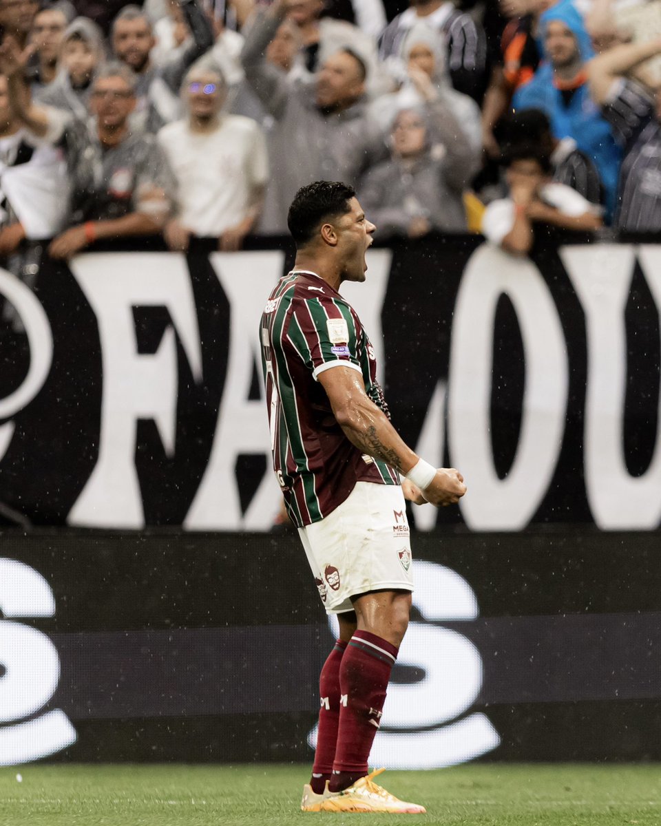 FluminenseFC's tweet photo. Que dia INCRÍVEL em Itaquera! Mais dois pra conta do gigante Hulk!

📸: Marina Garcia/FFC https://t.co/oobZQiCXC5
