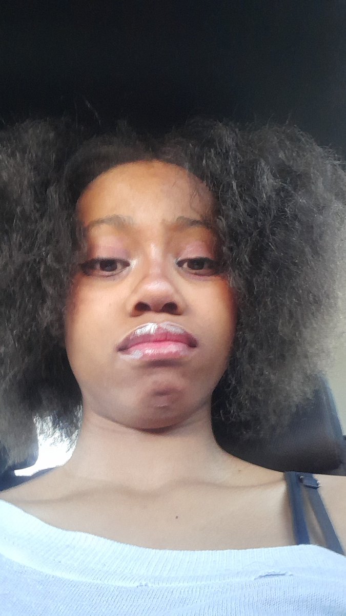 khethithecutie's tweet photo. i love taking awkward pics it makes me feel cute https://t.co/ffuDj0Lr35