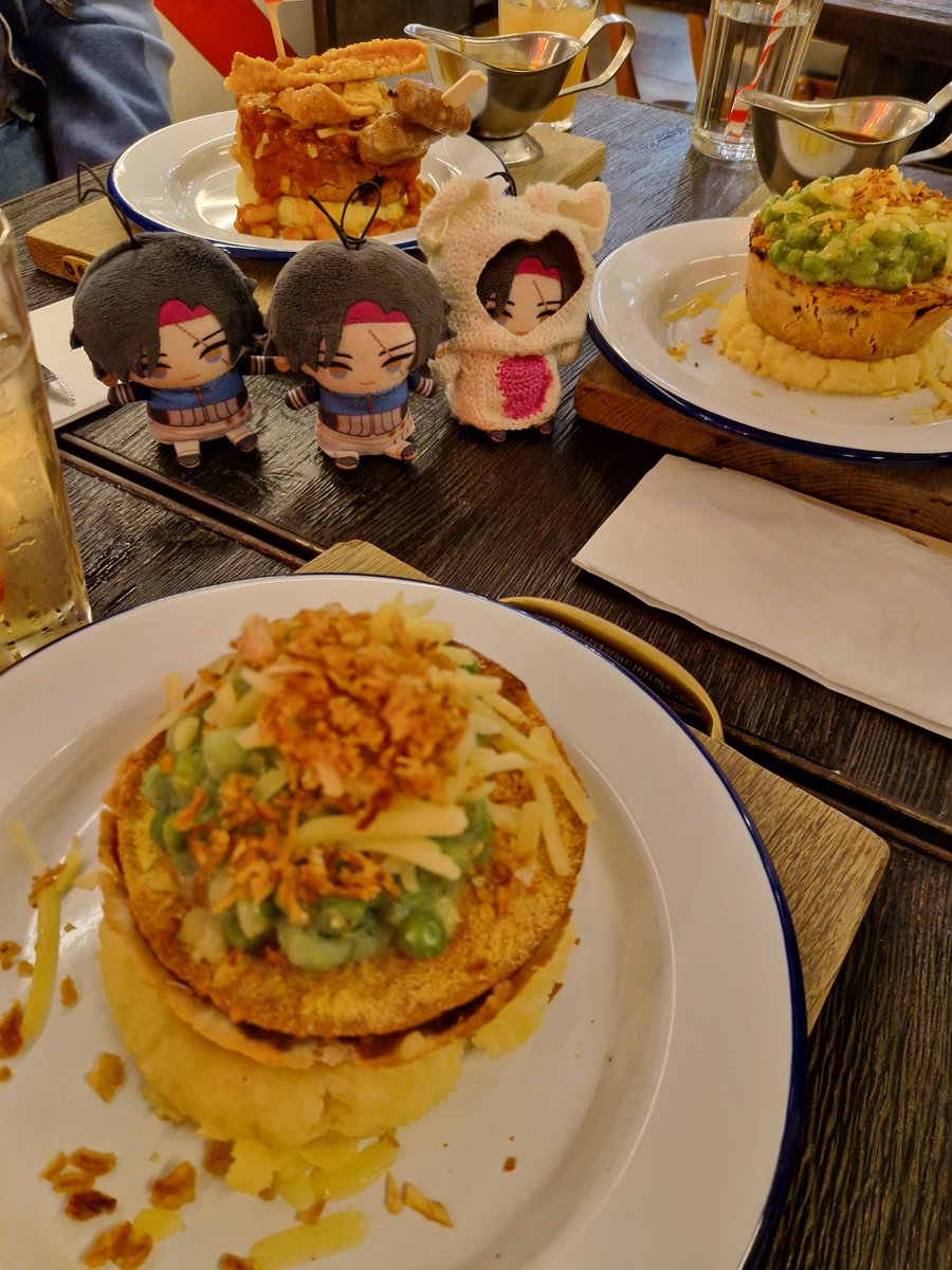Thd57122225's tweet photo. Actually spent sooo muuch time with Ohichan too 🥹🥹 wrote letters to oshi together 😆
My AWESOME vezkit life 🥹💕 https://t.co/z0h9ob6mV7