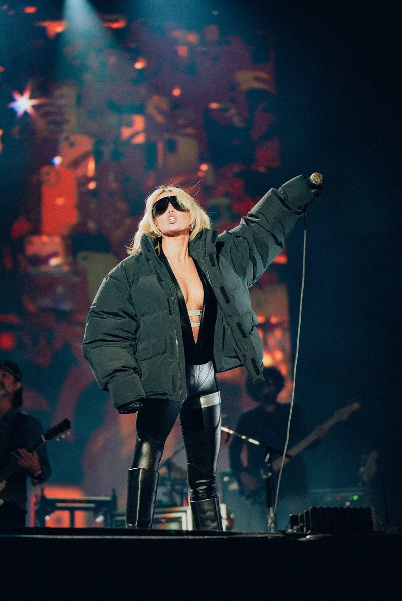 eaetheu's tweet photo. Acho que nunca fiquei tão pra baixo numa Era na Miley como estou nessa, e particularmente não curti muito o novo álbum. Como fã, sei de tudo oque a Miley passou mas sinto falta de coisas tão fáceis que ela poderia fazer, um stories nada relacionado a carreira, já encheria meu ♥️ https://t.co/sAWmEIHFKs