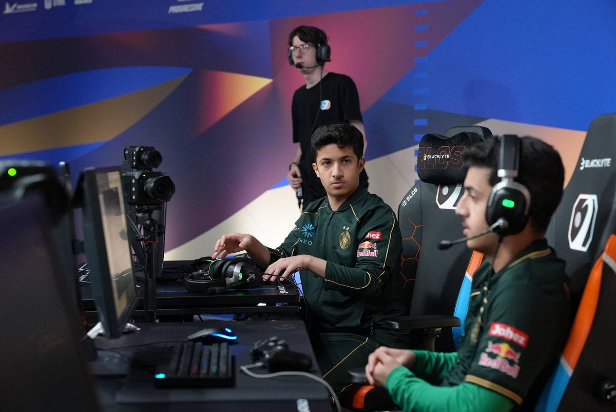 TheBopPops's tweet photo. Bro two brothers are RLCS world champions, two TWINS even ‼️

This has gotta be one of the greatest stories in Esports history right???? https://t.co/CzSQrryyzC