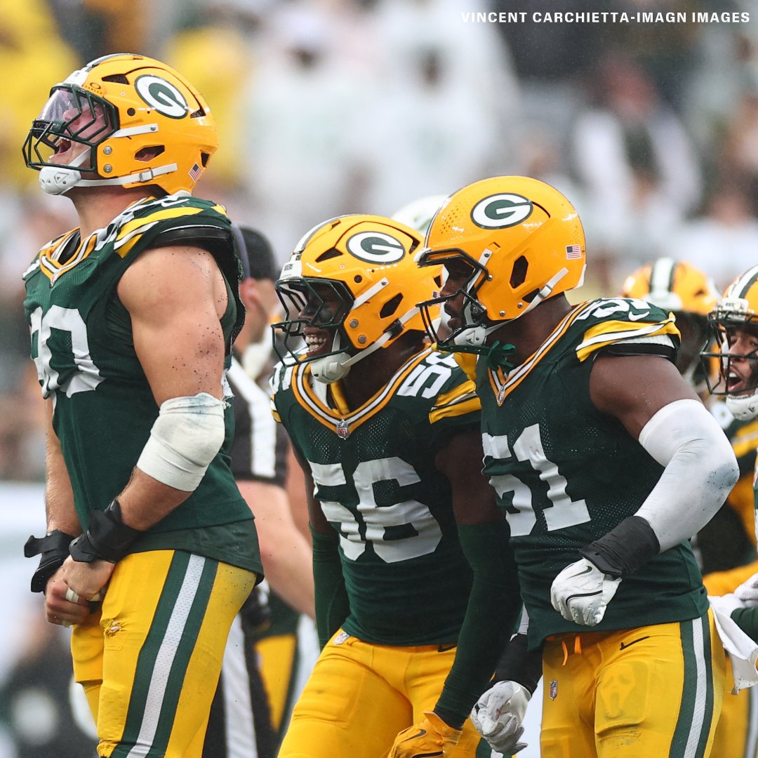 ESPNInsights's tweet photo. The Packers are the first team on record (since 1941) to win a game with...

✅ Less than 200 total yards (199)
✅ 100+ penalty yards (133)
✅ Negative turnover margin (-1)

Entering today, teams in that spot were 0-44 🤯 https://t.co/jRkMHSgpj7