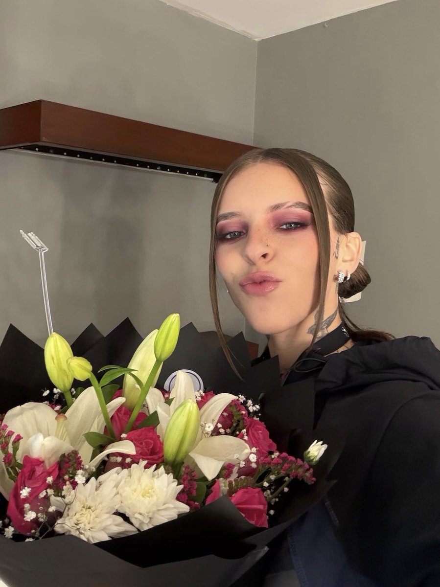 AmandaFons3's tweet photo. she’s just a girl who loves being treated like a princess https://t.co/zRAEDHiyFc