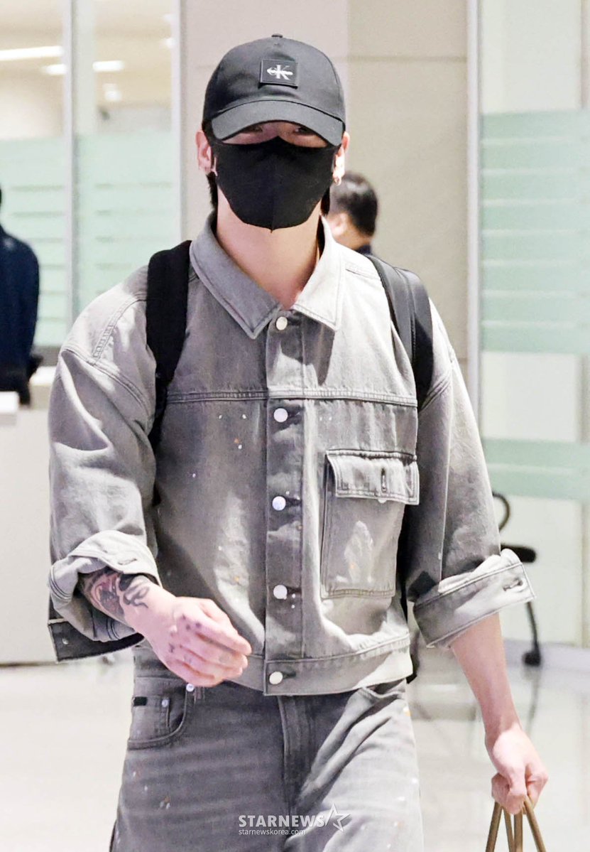 jungkook_choo's tweet photo. 260921 #정국 입국 https://t.co/18HBvQgoTj