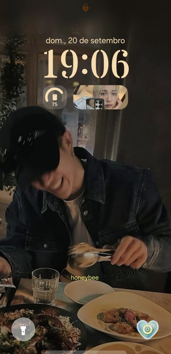 gnabarchv's tweet photo. brigada pela dica bang chan, você acabou de me ajudar a me livrar de dois imbecis que estavam me enchendo o saco. só foi eu dizer que tenho um namorado e que tava esperando por ele, que me deixaram em paz (tive que usar a tela de bloqueio e o bubble como prova mas tudo beem) https://t.co/dizCIS8Qow
