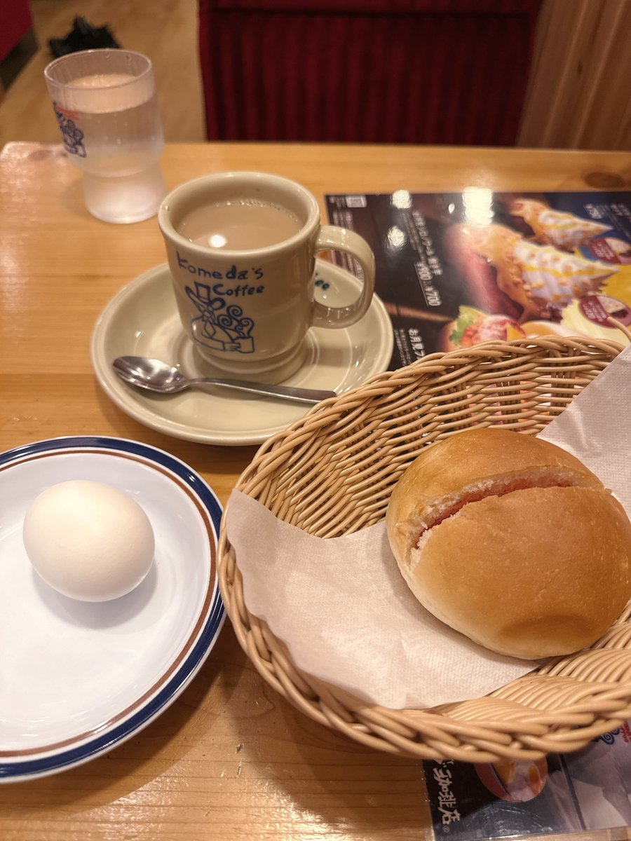 Nami_706's tweet photo. 台風でずっと家にいるのも疲れちゃうから、朝イチにめちゃご近所のコメダへ☕️

たまった本を読み、
手帳を思うがままに書き、
少し仕事の勉強をし✏️

家での生活とはまた少し違うことに集中して、メリハリつけて、この後の家での育児や家事も頑張る！ https://t.co/2t4tRVWq4f