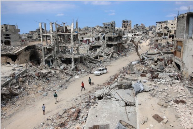 FadlfromGaza's tweet photo. am from Gaza, living through suffering that defies description—fear, loss, and a lack of life’s most basic necessities. Yet, amidst all this pain, I still hold onto hope, dreaming of the day when life and safety return to Gaza. 🤍 https://t.co/snKBdESRqP