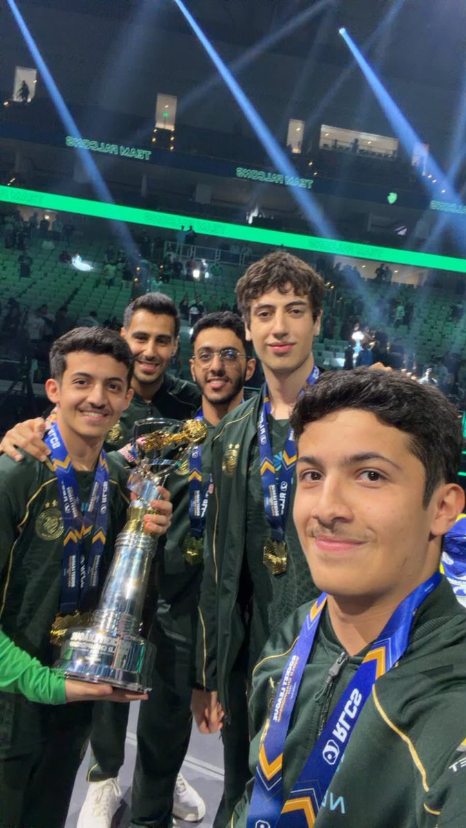 Msdossary7's tweet photo. حكام العالم 🏆 🏆💚 https://t.co/Ghh3qzJDfw