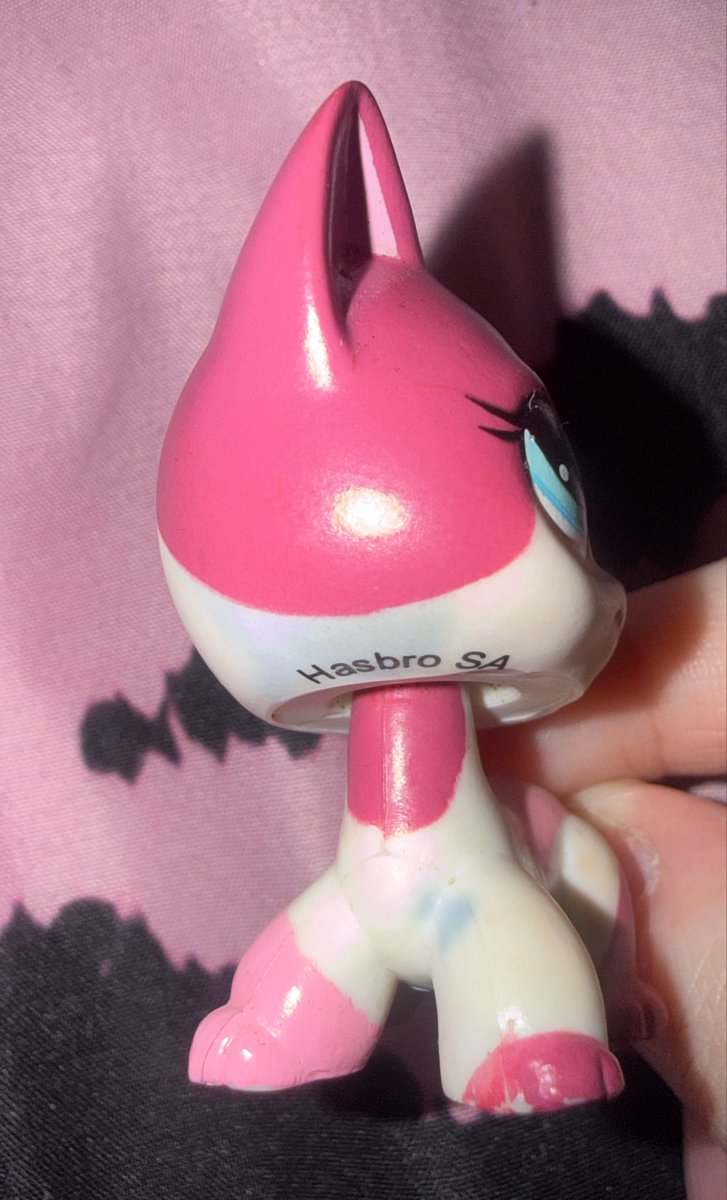 rbf90229's tweet photo. #lps #littlestpetshop Thought she was fake for a really long time but i have been informed she may be authentic,  However she is in really bad condition. Is she too damaged to consider selling if she is authentic? https://t.co/HScgWPIzTd