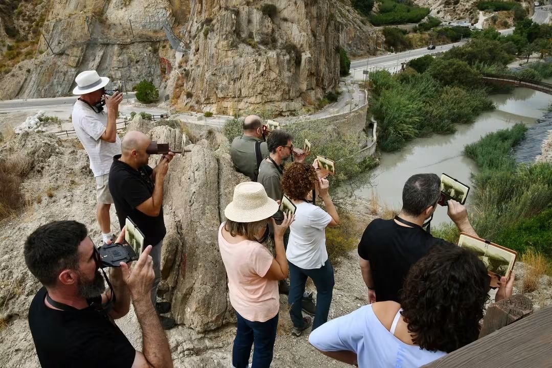 laCarraila's tweet photo. REALIZADO EL PRIMER TALLER EN RUTA DE 3DVALLE1889
Interpretación del paisaje histórico del Valle de Ricote de finales del siglo XIX mediante fotografías estereoscópicas y análisis de su paisaje cultural actual.

PRÓXIMO TALLER sábado, 31 de octubre.

https://t.co/RAVKfZOmH8 https://t.co/8wjmVYEXb5