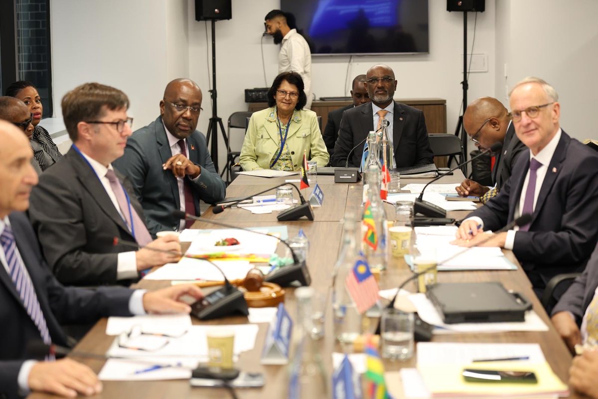 adoniaayebare's tweet photo. Today I had an engaging and positive interaction with the Commonwealth Ministerial Action Group (CMAG). Uganda is an active member of the Commonwealth, I look forward to continued cooperation. https://t.co/5AE1rCrXR9
