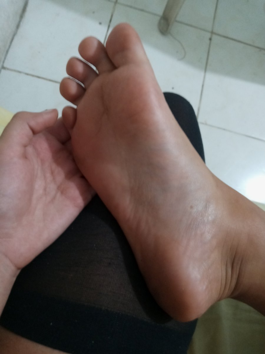 kittycatzz_'s tweet photo. meu pezinho agora pra vocês https://t.co/6JjiSfulDK