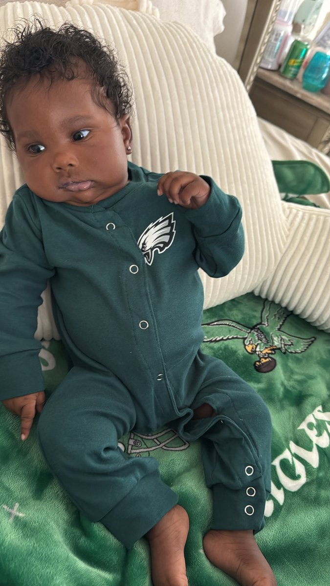 iLiveFor_Charm's tweet photo. Eagles Good Luck Charm🍀💚🦅🦅 .#GoBIRDS #EaglesNation #Philly https://t.co/AGdx9yU16W