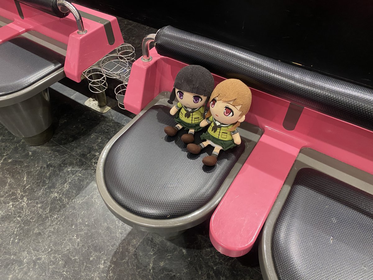 pika_bra288's tweet photo. 京都出張2日目は事実上「京都ボウリングツアーDAY1」

1店舗目は #キョーイチアミューズメントパーク吉祥院 （京都市南区）
幼少のころに一度だけ行ったことあるが、今回初投げ。
レーンがかなり早かった印象でスピード落として回転かけまくったら最後は230で締める。

アベレージは160に収束。 https://t.co/Go8ssqQ9kv