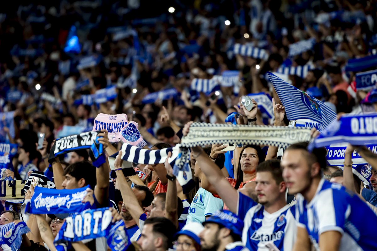 FCPorto's tweet photo. A vencer desde 1893.

#PortoDeHonra https://t.co/6uFWztRIVy