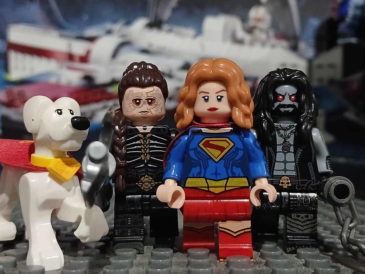 RRyanzhin's tweet photo. Minifiguras do filmaço Supergirl https://t.co/wN2fTPO57V