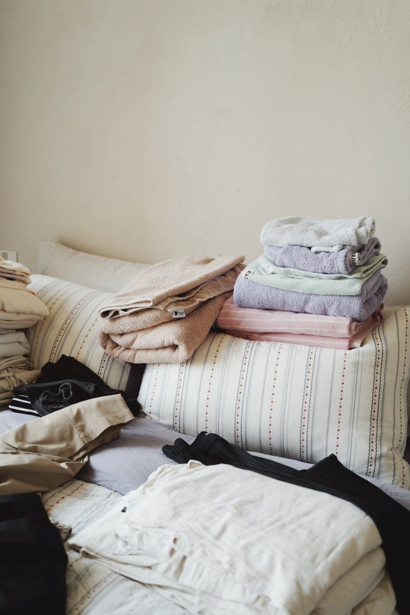 anggy_riadi's tweet photo. Just folded the last load of laundry—now this messy room feels like a warm, tiny win， https://t.co/USLpTSLc54
