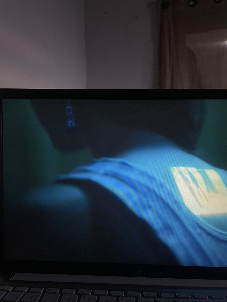 tklfirstime's tweet photo. eu que sou burrinha mesmo e esse easter egg é common knowledge ou eu acabei de descobrir algo...? (SOUR no brinco) https://t.co/AaVJQMZ44K