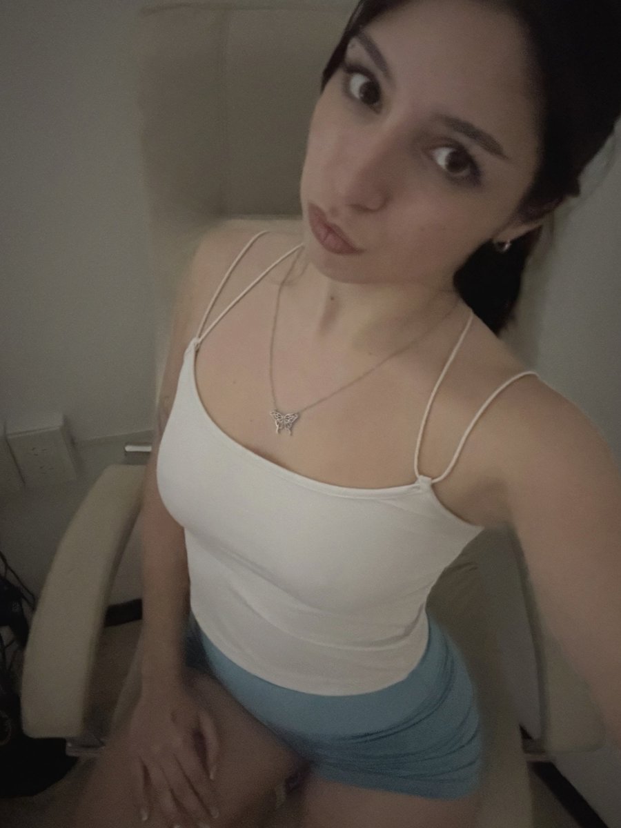 fairypeachy69's tweet photo. just checking in: life is good ✨ https://t.co/QWlGGiXCVy