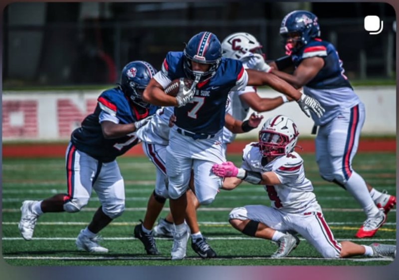 Johnson_Ethan7's tweet photo. Always grateful to have incredibly talented photographers come to SouthSide and take pics. Yesterday they captured our Homecoming- 40-7 win. The work continues..... https://t.co/9bwbFNGYQQ