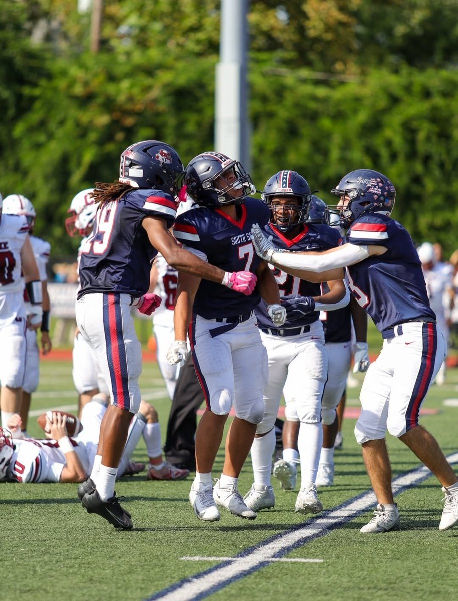 Johnson_Ethan7's tweet photo. Always grateful to have incredibly talented photographers come to SouthSide and take pics. Yesterday they captured our Homecoming- 40-7 win. The work continues..... https://t.co/9bwbFNGYQQ