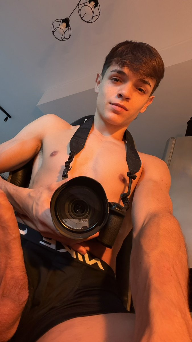 ITS_LEO_BOY's tweet photo. I need a personal photographer, volunteers ? 😌 https://t.co/kUmnp2AI9o https://t.co/YNvVlIMS3p