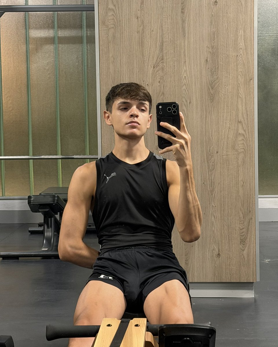 ITS_LEO_BOY's tweet photo. Looking for a gym buddy in the comments 🏋🏻 https://t.co/kUmnp2AI9o https://t.co/OXIARazjDq