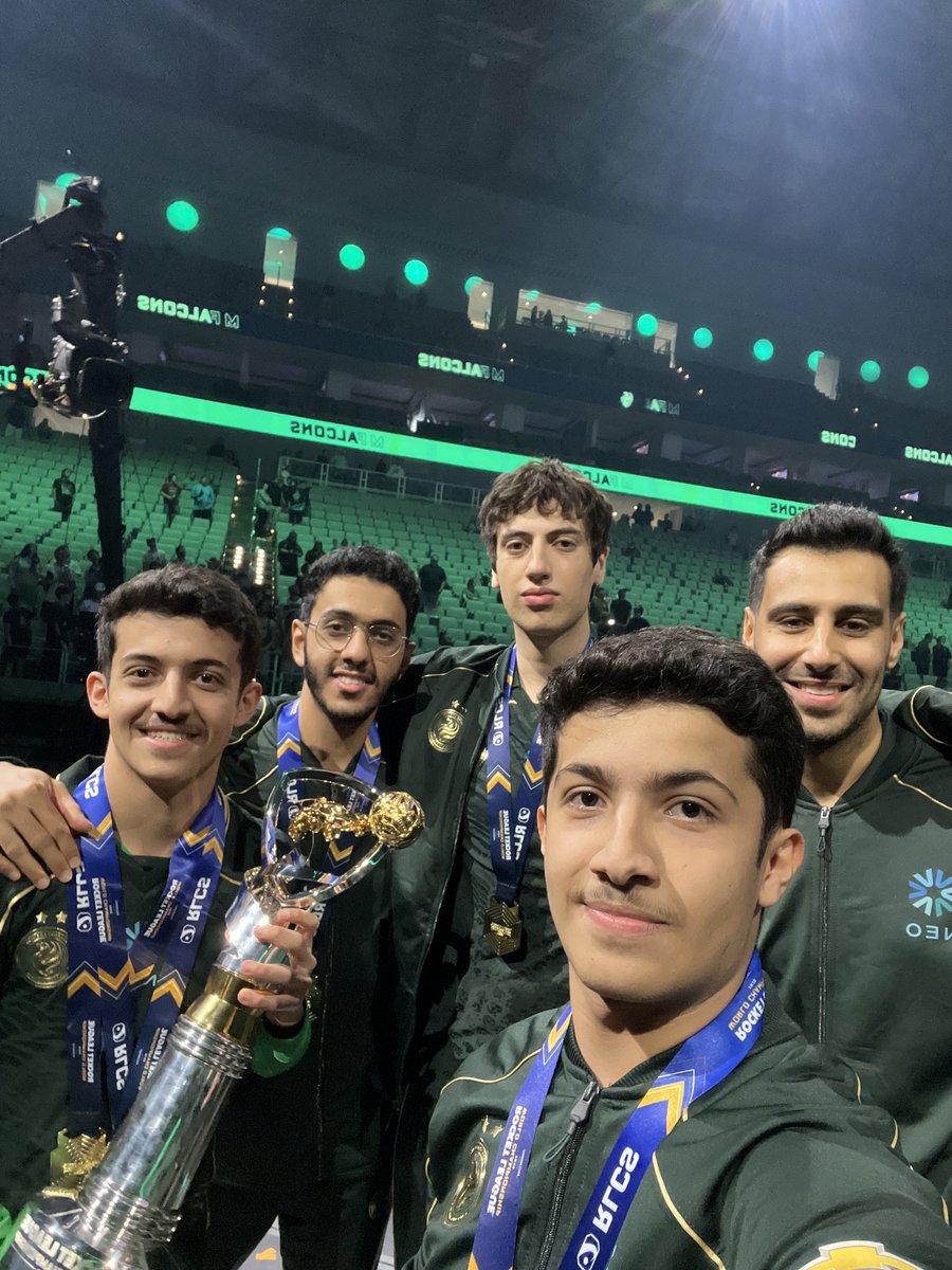 TeamFalconsGG's tweet photo. ملوك اللعبة هنا 👑☝🏼

#RLCS - #FalconsAreHere https://t.co/Zlk3XLMKhc