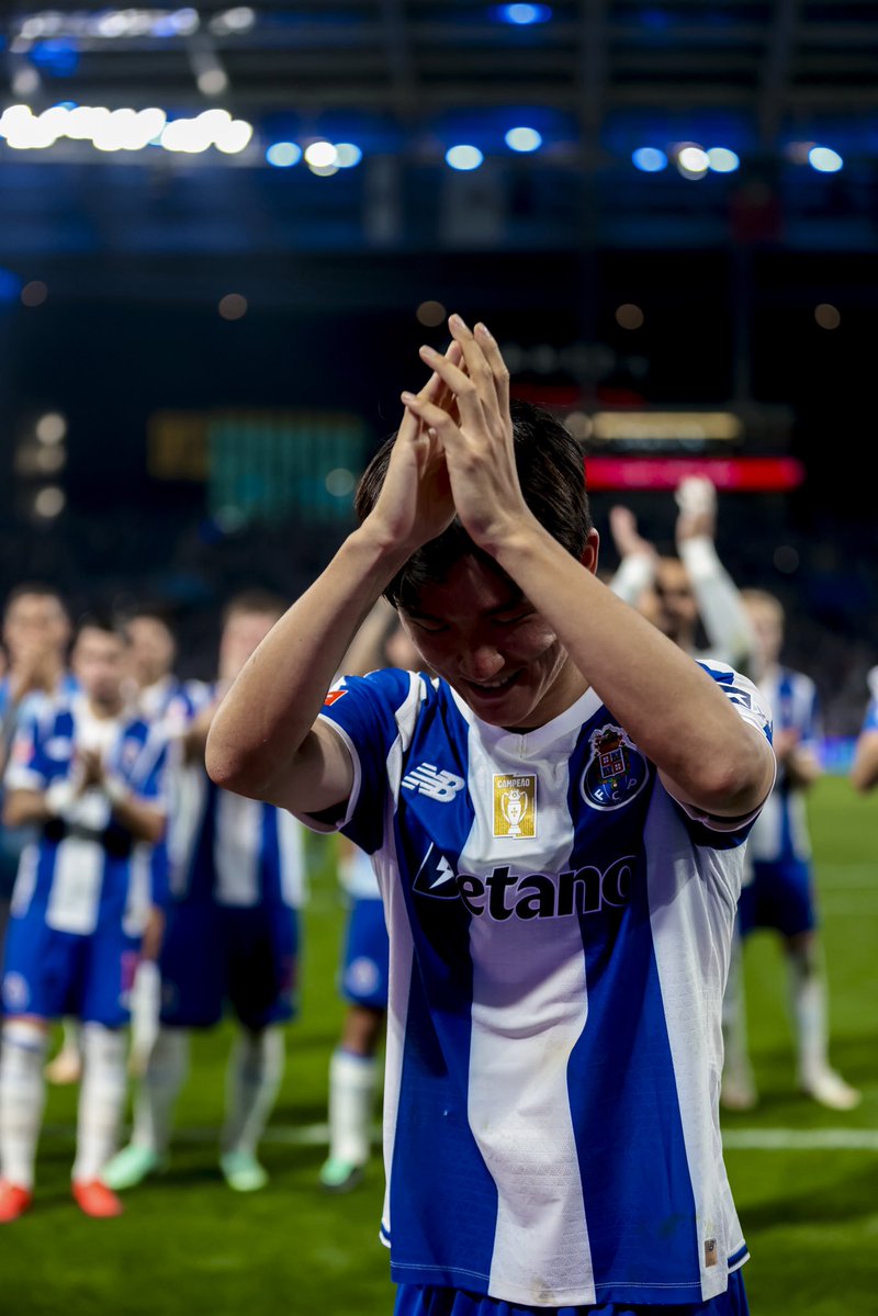 FCPorto's tweet photo. 생일 축하해요! 🥳🇰🇷 https://t.co/QCZedRUaEt