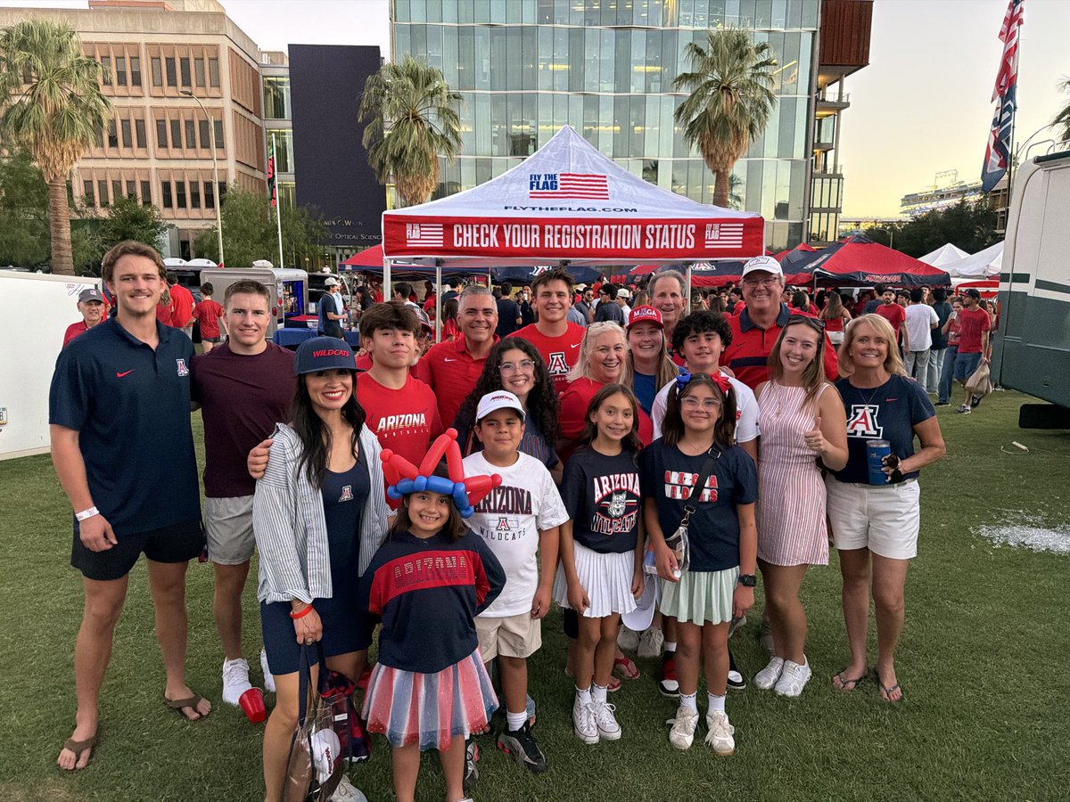Caitservative's tweet photo. S/o to @JuanCiscomani for coming by!🇺🇸

+75 Voter registration status checked✅

🔥+17 NEW VOTERS!🐘🇺🇸🗳️

🐻⬇️ FOR BIGGS!

@andybiggs4az 
@SineKerr 
@votewarren 
@realAlexKolodin 
@NortonforAZ 
@KimberlyYeeAZ 

@TPAction https://t.co/iIM0dDFNSn