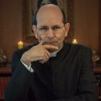 FideiGabriel's tweet photo. Eu acho curioso um menino do meu curso dizer que é católico e servir na igreja, mas passar a semana inteira envolvido com festas da atlética, com bebida e tudo mais que e pior coisa, e no domingo parecer um anjo kkk https://t.co/DAdR2u68WL