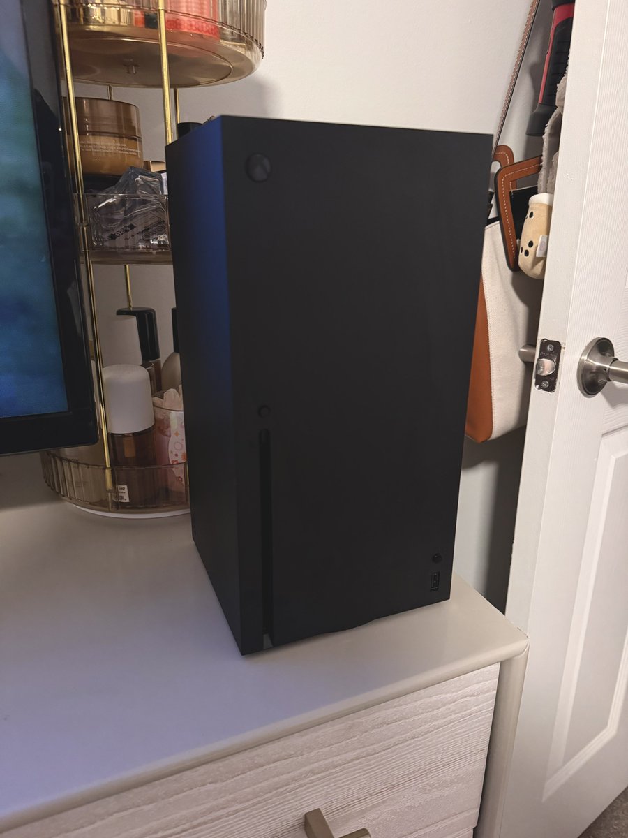 xostacyftw's tweet photo. i’ve birthed another son
everybody meet @XBOX 9 lbs 8 oz https://t.co/aOKVvuIXRz