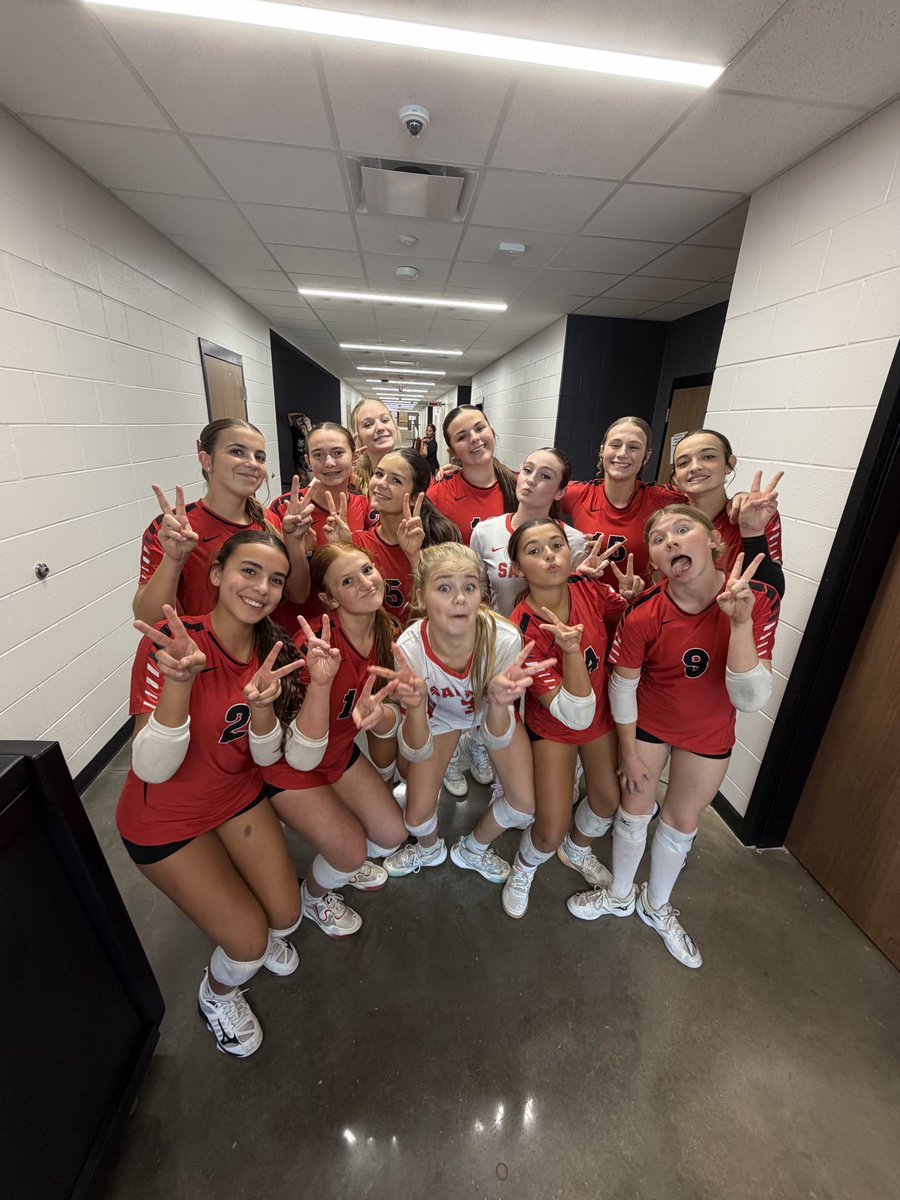 p_williams20's tweet photo. 🔥SALADO VOLLEYBALL🔥

Freshman: 18-4
JV: 18-5
Varsity: 29-5, #1 IN THE STATE 🏆

The regular season was just the setup…

NEXT UP: DISTRICT💪 https://t.co/XKZvqx2OJZ