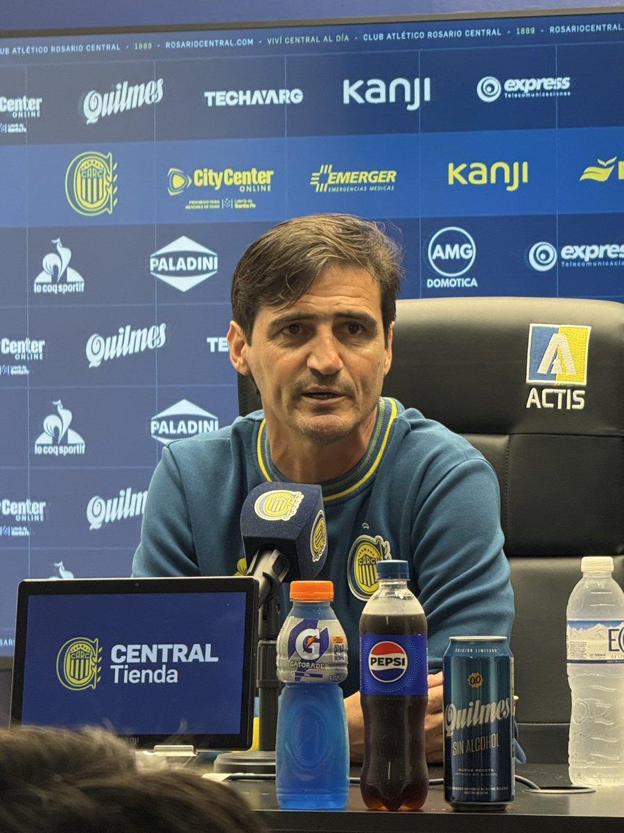 InfoCanaya's tweet photo. “Es muy importante la victoria, nos vemos ahí arriba de nuevo, la tabla anual es un objetivo importante.

El objetivo siempre es ser mejor. Me gustó la actitud del equipo, competimos a muy alto nivel. Me pone muy contento que tenemos jugadores diferentes.

Lo de hoy fue muy completo. Las situaciones están, se están generando, somos un equipo que ataca con gente, tengo fe que los goles van a llegar. 

Estamos formando un equipo duro y equipo difícil que nadie quiere enfrentar.

Fede Navarro siempre entra bien es una cualidad de él, no necesita adaptación a los partidos. Elías hizo un muy buen partido tiene muchas cualidades que le aporta al equipo”.

Pablo Ricchetti #Central AC de Almirón (no hablo por 🔴)