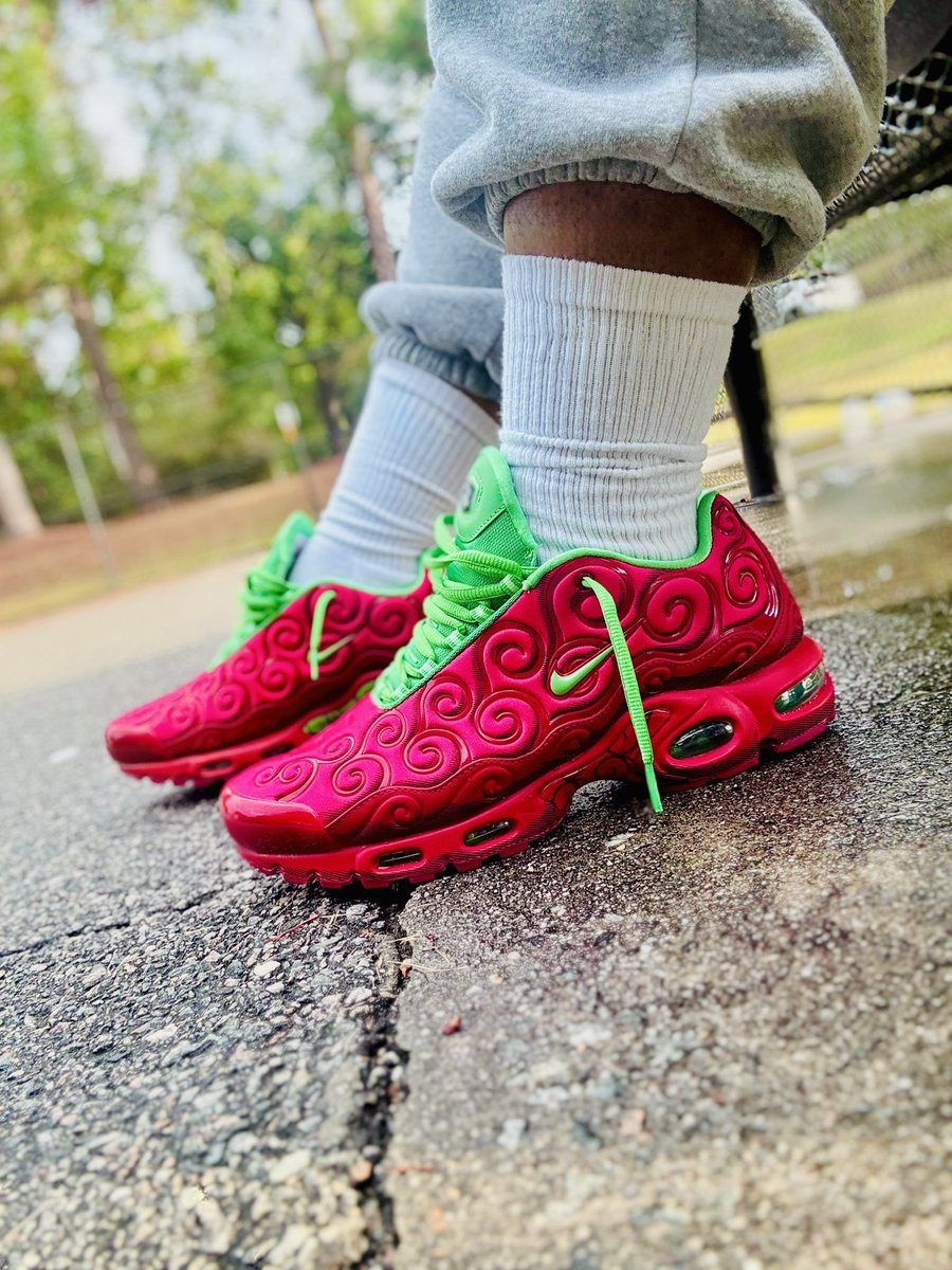 NIwiththekicks's tweet photo. One Piece x Nike Air Max Plus ‘Ope Ope’ https://t.co/R1vYax353S