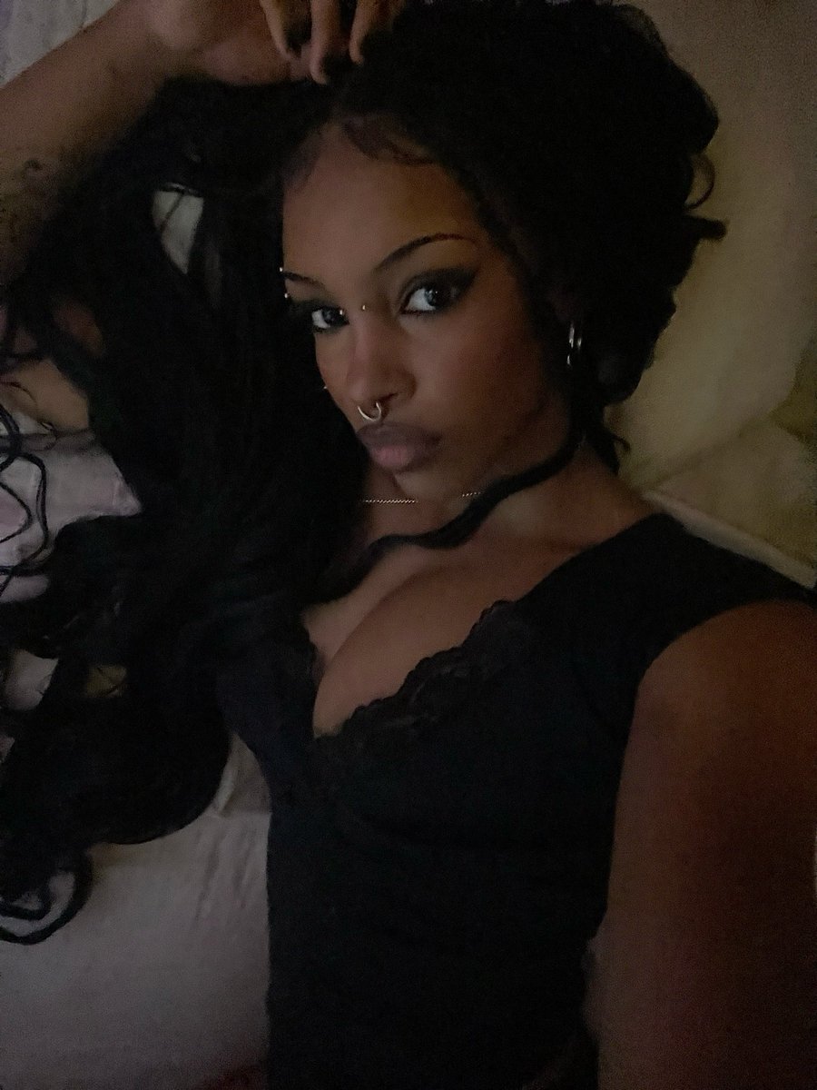 vampsmisandrica's tweet photo. sou linda demais #beautiful https://t.co/UTkcAgEPeK