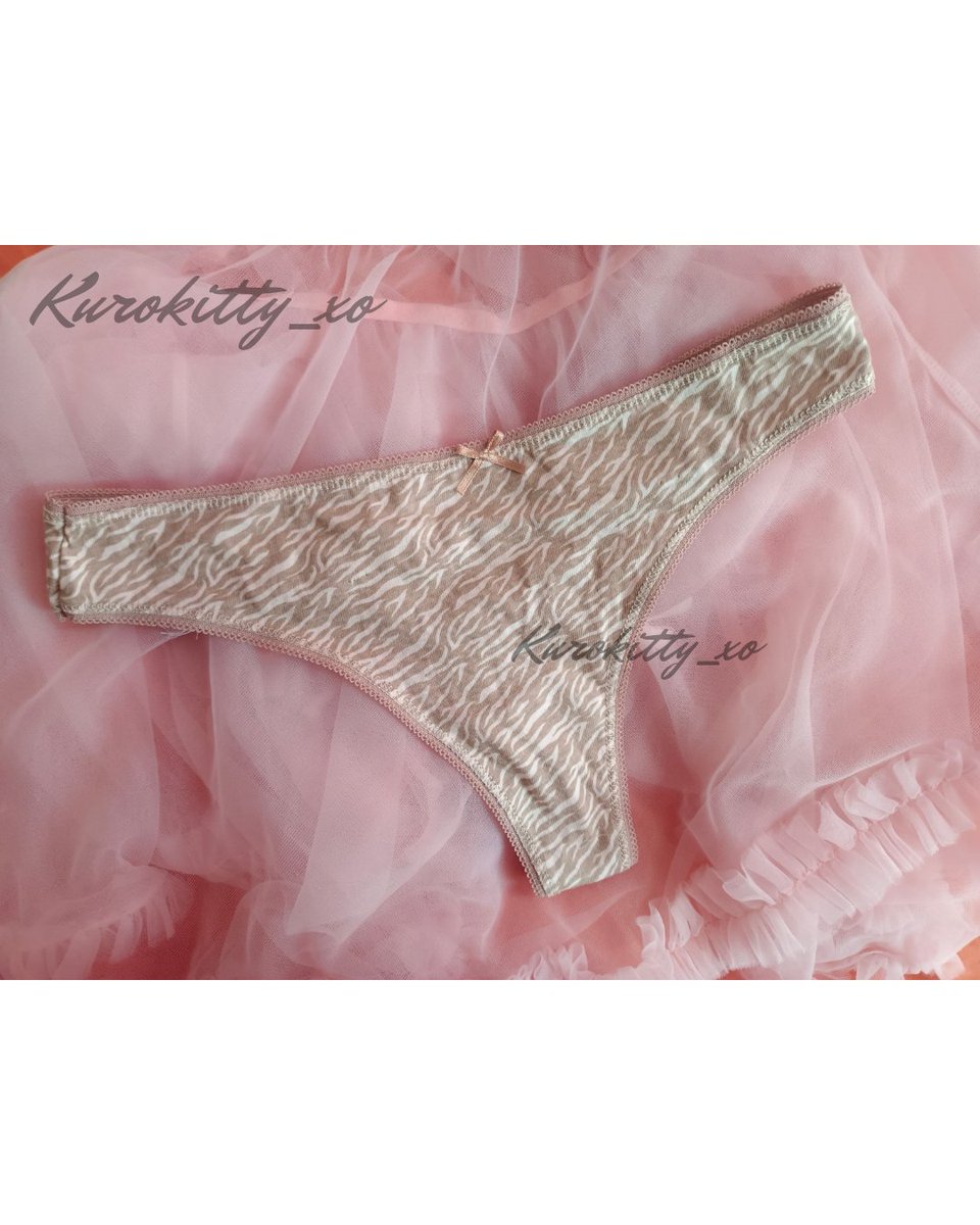 kurokittyxo's tweet photo. Mis bebés de Chile, les gustaría tener calzones usados por mi en sus manos ? O quizás las calzas sudadas del gym? Pueden escribirme por instagram (kurokitty_xo) y serán todos suyos.
Hago envíos a todo chile mi amor ❤️ 
Consulten por los diseños que hay disponibles 🎀 #fetiches https://t.co/rThEmBba13