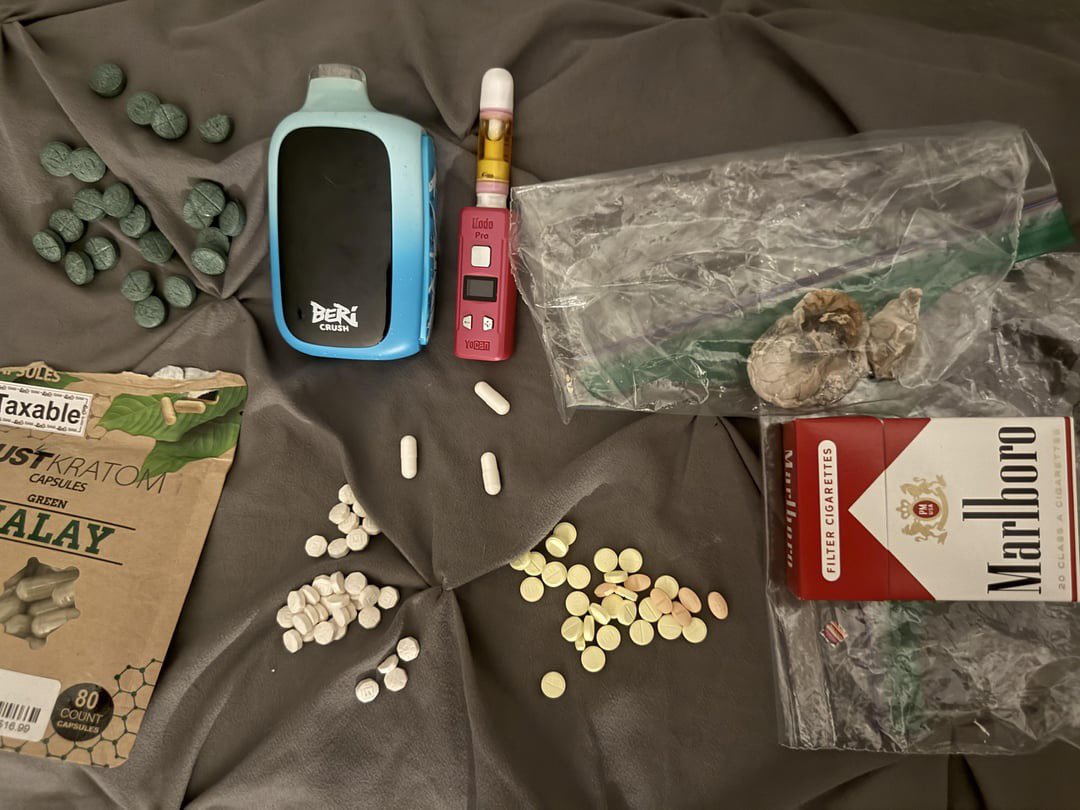 BookishBarbie1's tweet photo. current stash #drugtwt https://t.co/Ye3f4t102a