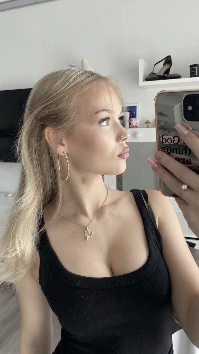 goddessmerisaa's tweet photo. Perfect angle https://t.co/jaCQ69ljqz