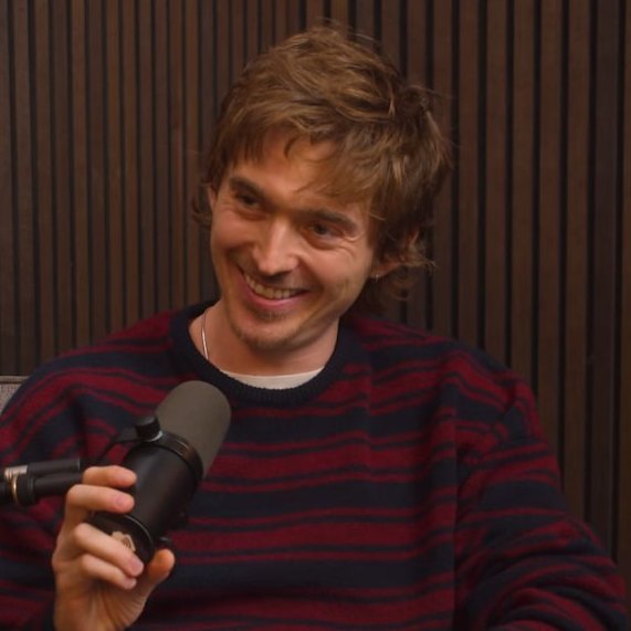 CoveredGeekly's tweet photo. Austin Abrams (30) says he had a rivalry with Skyler Gisondo (30) when auditioning for movie and TV roles

"I would go into an audition and then I would just see you walk in and I'd be like, 'Goddammit! Goddammit! I'm not getting this one'"

(via The A24 Podcast) https://t.co/9KUCsILcrJ